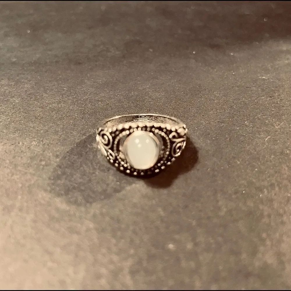 New Boho Ring Faux White Opal Silver Tone Sz 7.
